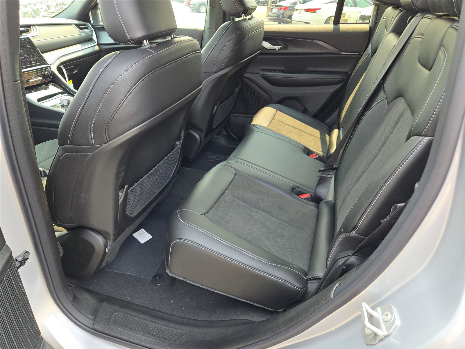 New 2025 Jeep Grand Cherokee Altitude image 20