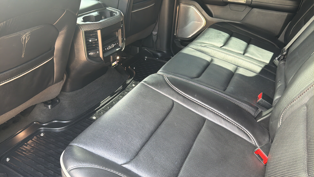 Used 2020 RAM 1500 Limited w/ Black Appearance Package AWD/4WD image 25