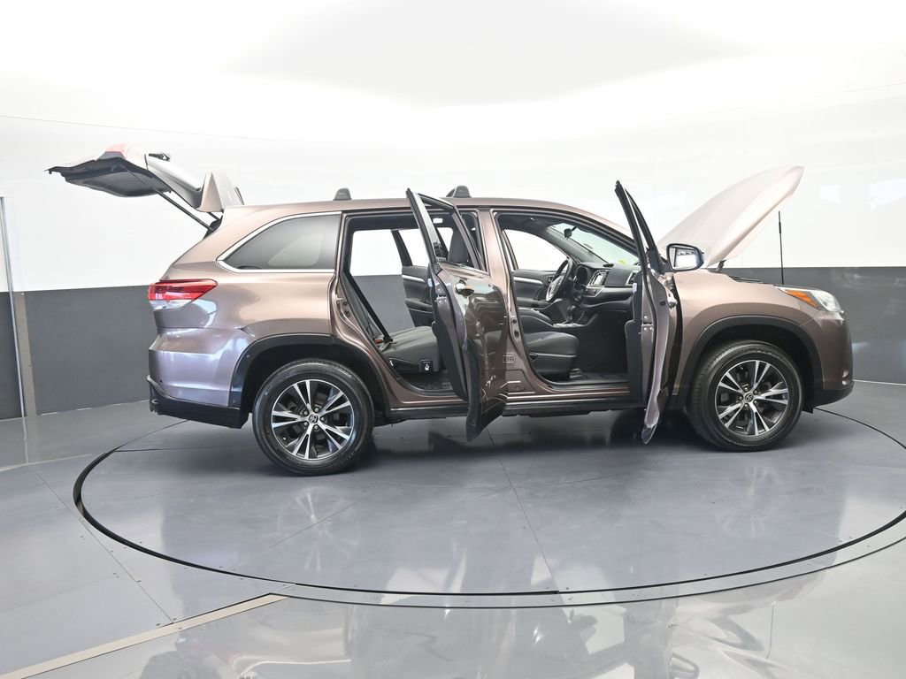 Used 2019 Toyota Highlander LE FWD image 70