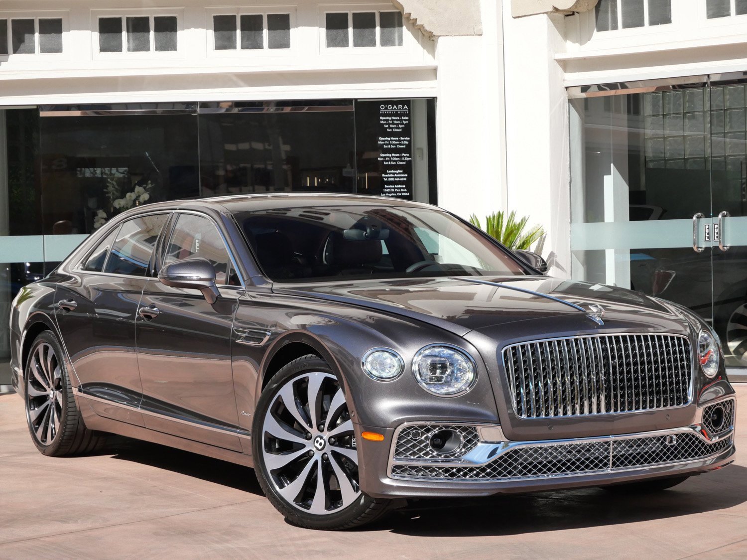 Used 2024 Bentley Flying Spur Azure image 1