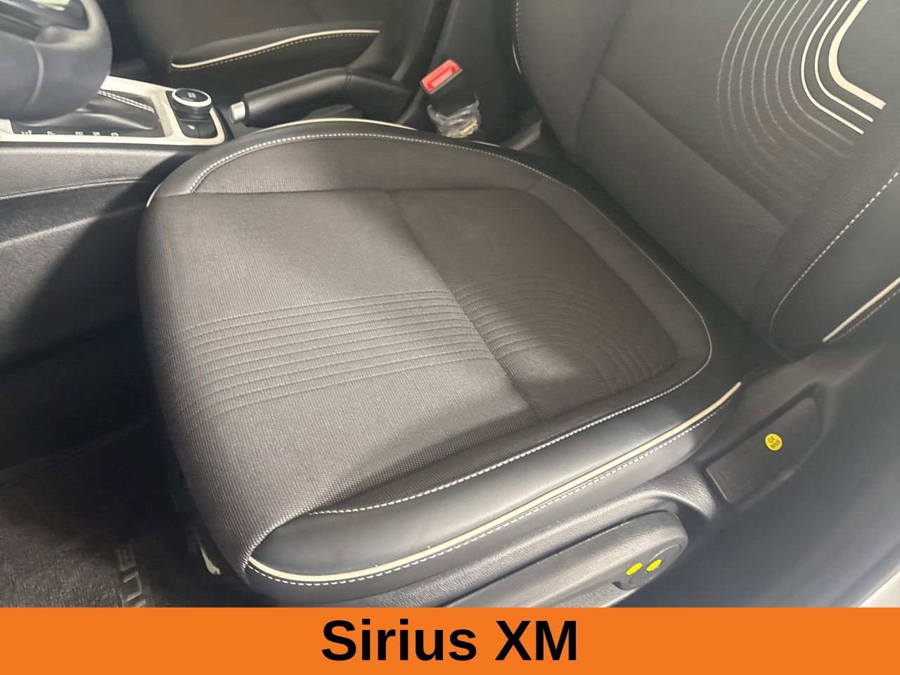 Used 2025 Hyundai Venue Limited image 10