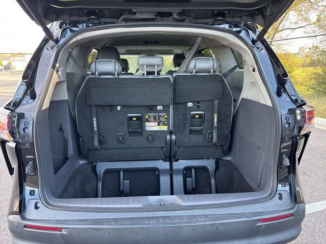 Used 2023 Toyota Sienna XLE image 12