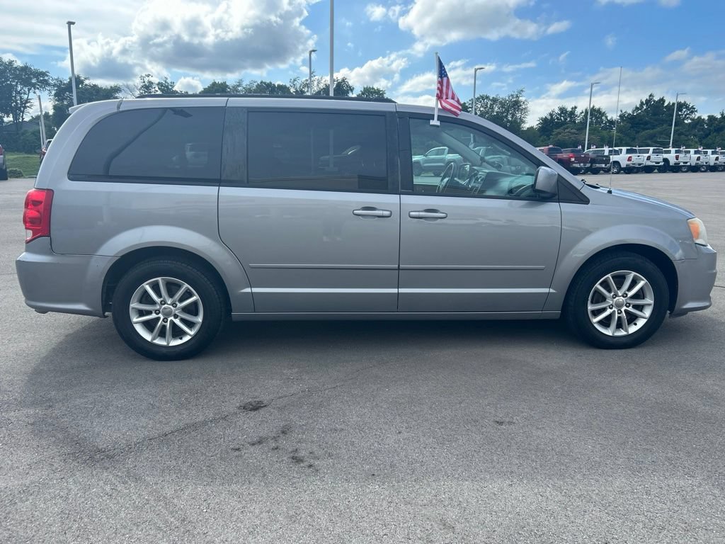 Used 2014 Dodge Grand Caravan SXT FWD image 2