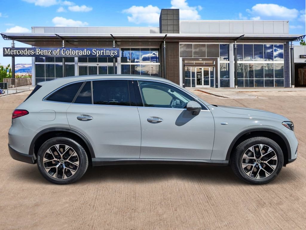 Used 2025 Mercedes-Benz GLC 350e 4MATIC image 4