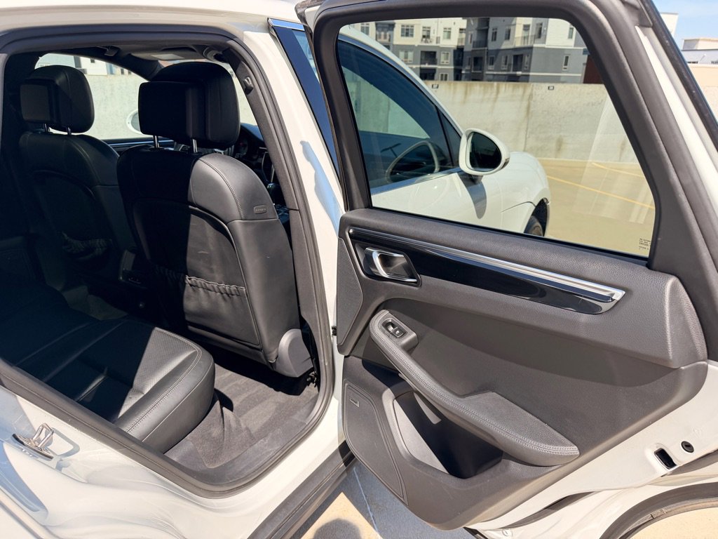 Used 2015 Porsche Macan S w/ Premium Package Plus image 19