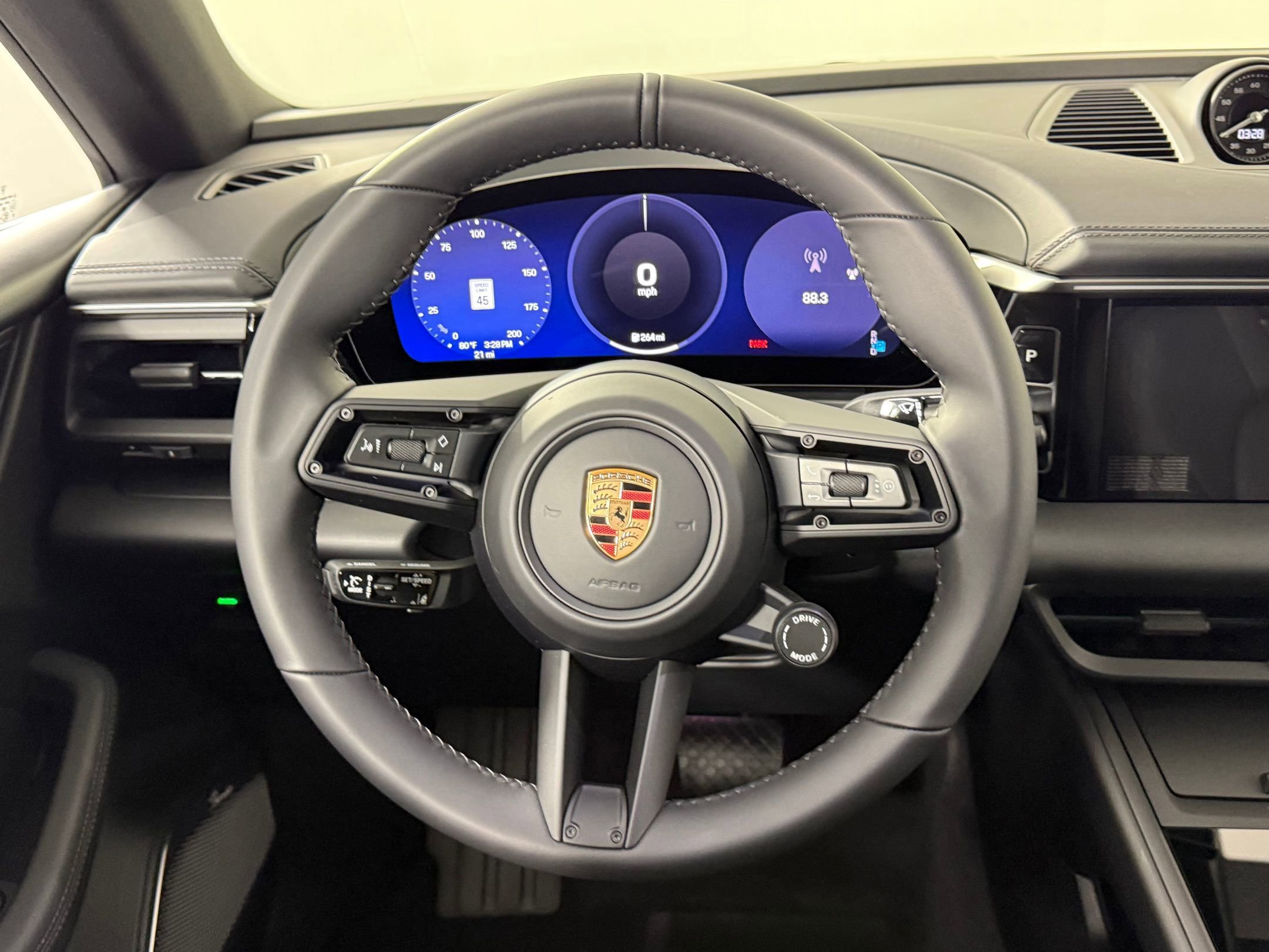 New 2025 Porsche Macan Electric image 18