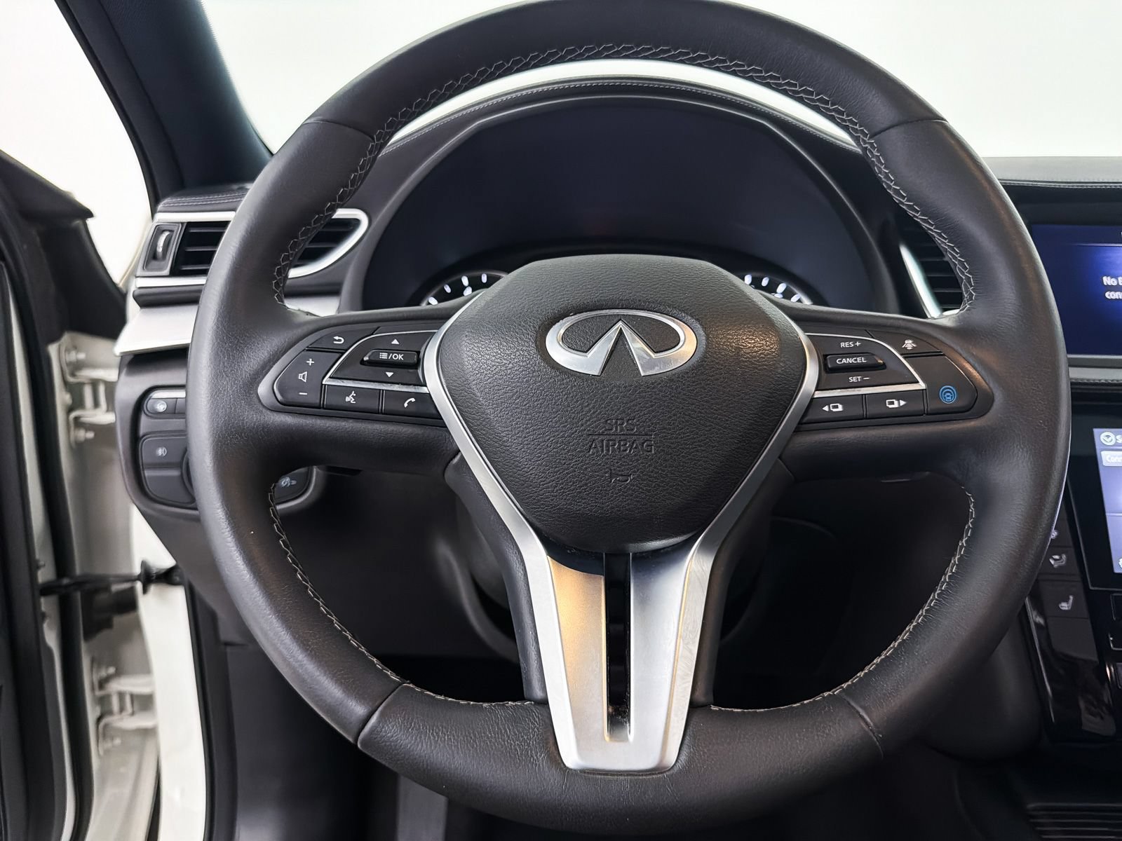 Used 2021 INFINITI QX50 Luxe w/ Appearance Package FWD image 4