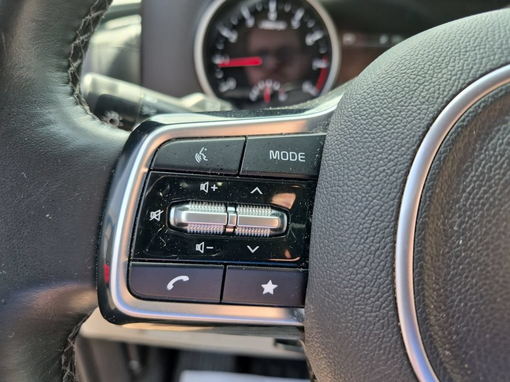 Used 2023 Kia Carnival LX FWD image 15