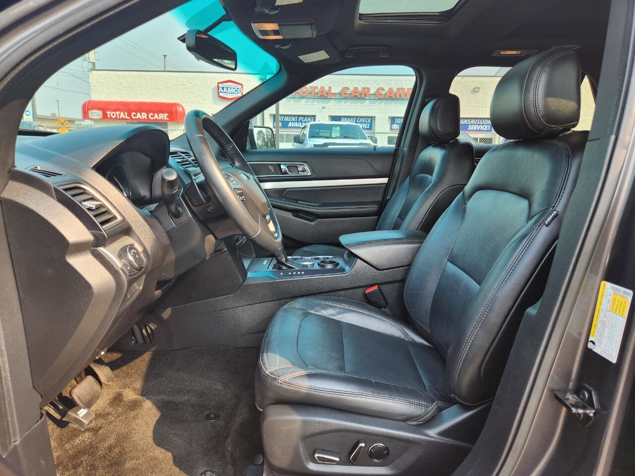 Used 2016 Ford Explorer XLT w/ Equipment Group 202A image 13