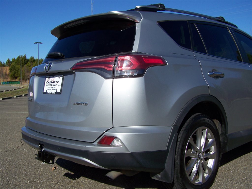 Used 2018 Toyota RAV4 Limited FWD image 37