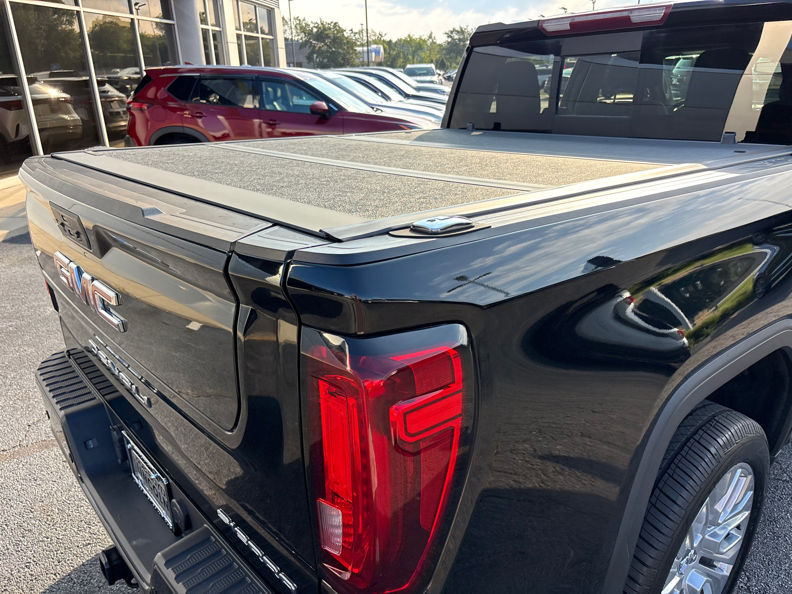 Used 2022 GMC Sierra 1500 Denali w/ Denali Premium Package AWD/4WD image 9