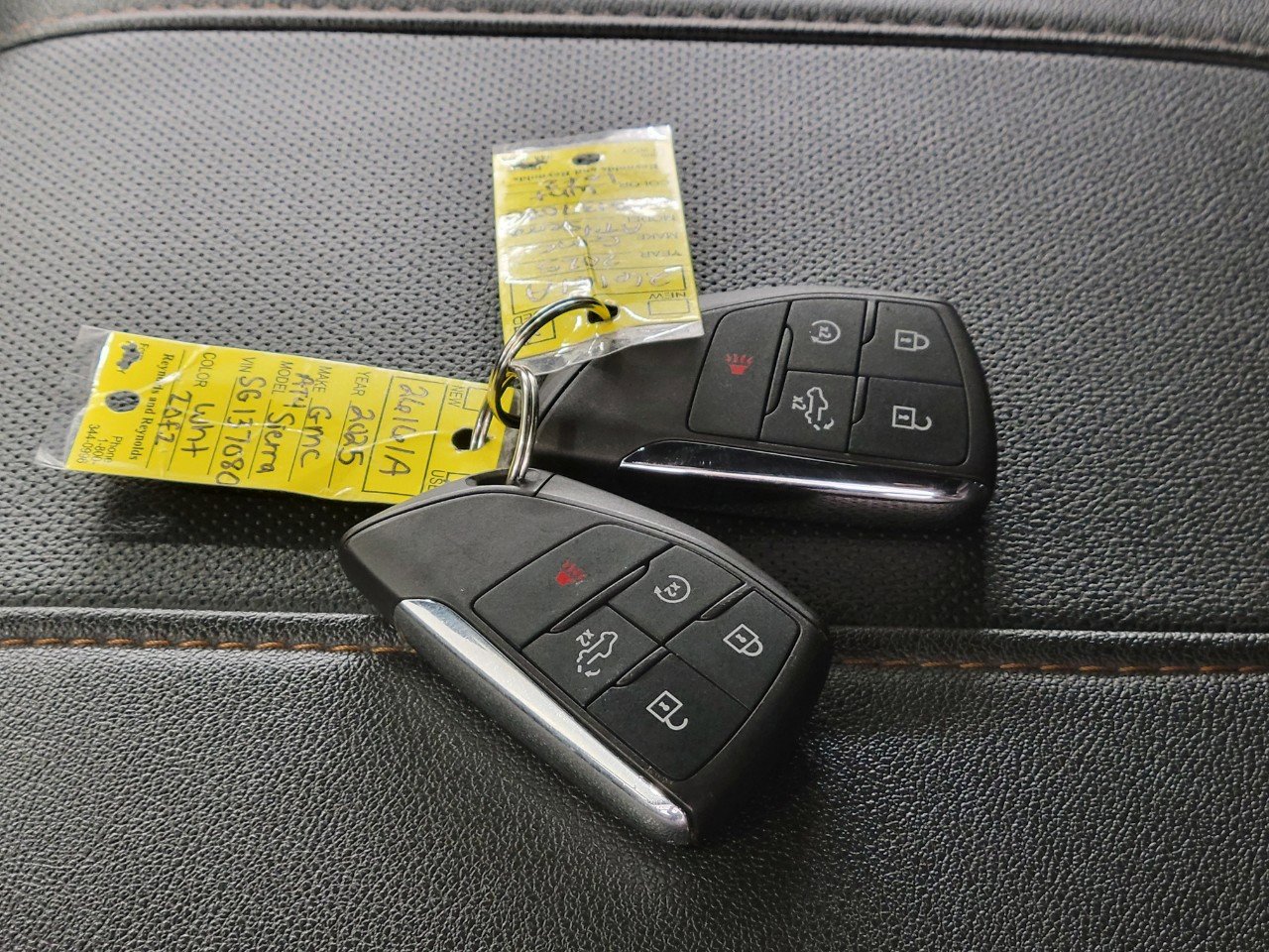 Used 2025 GMC Sierra 1500 AT4 w/ AT4 Premium Package AWD/4WD image 27