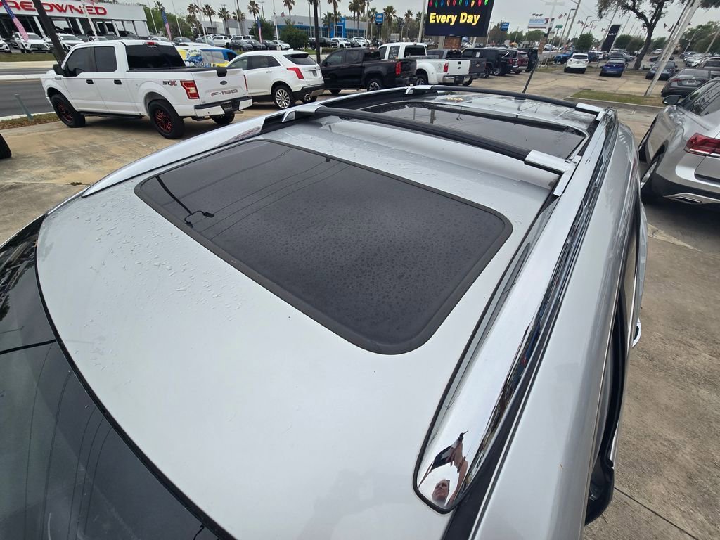 Used 2011 Buick Enclave CXL image 23