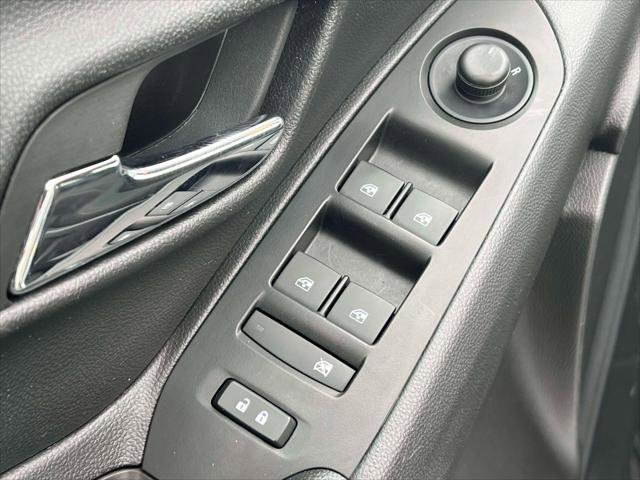 Used 2022 Chevrolet Trax LS w/ Tint and Cruise Package image 17
