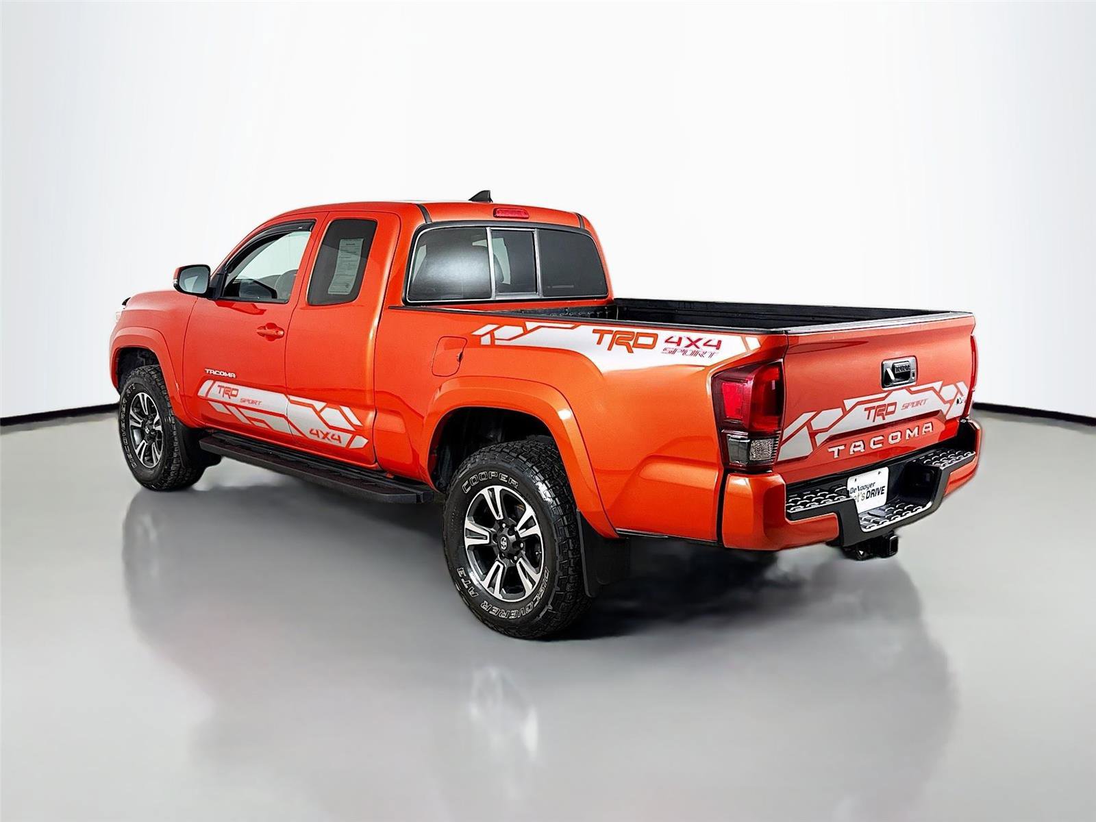Used 2018 Toyota Tacoma TRD Sport image 7