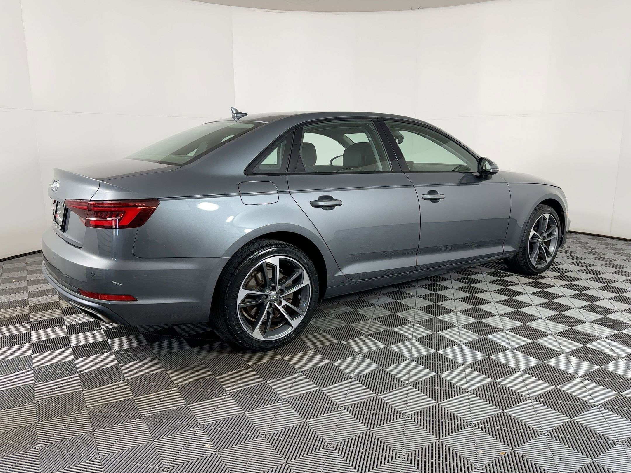 Used 2019 Audi A4 2.0T Premium image 6