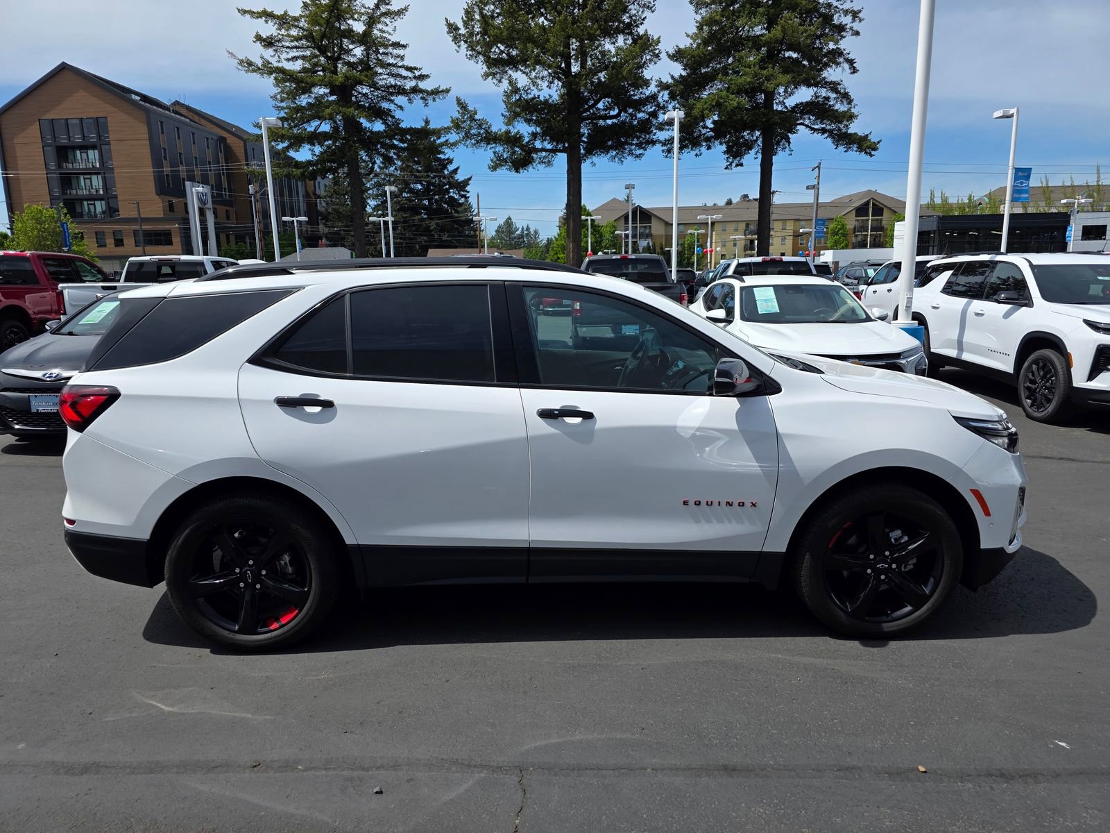 Used 2024 Chevrolet Equinox Premier AWD/4WD image 4
