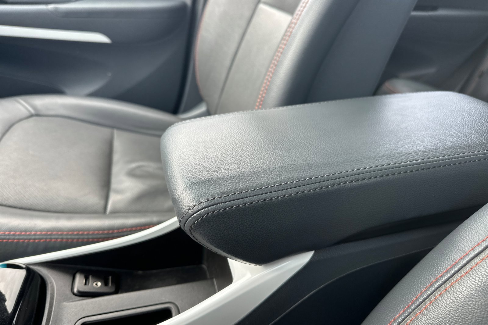 Used 2019 Chevrolet Bolt Premier w/ Infotainment Package image 33