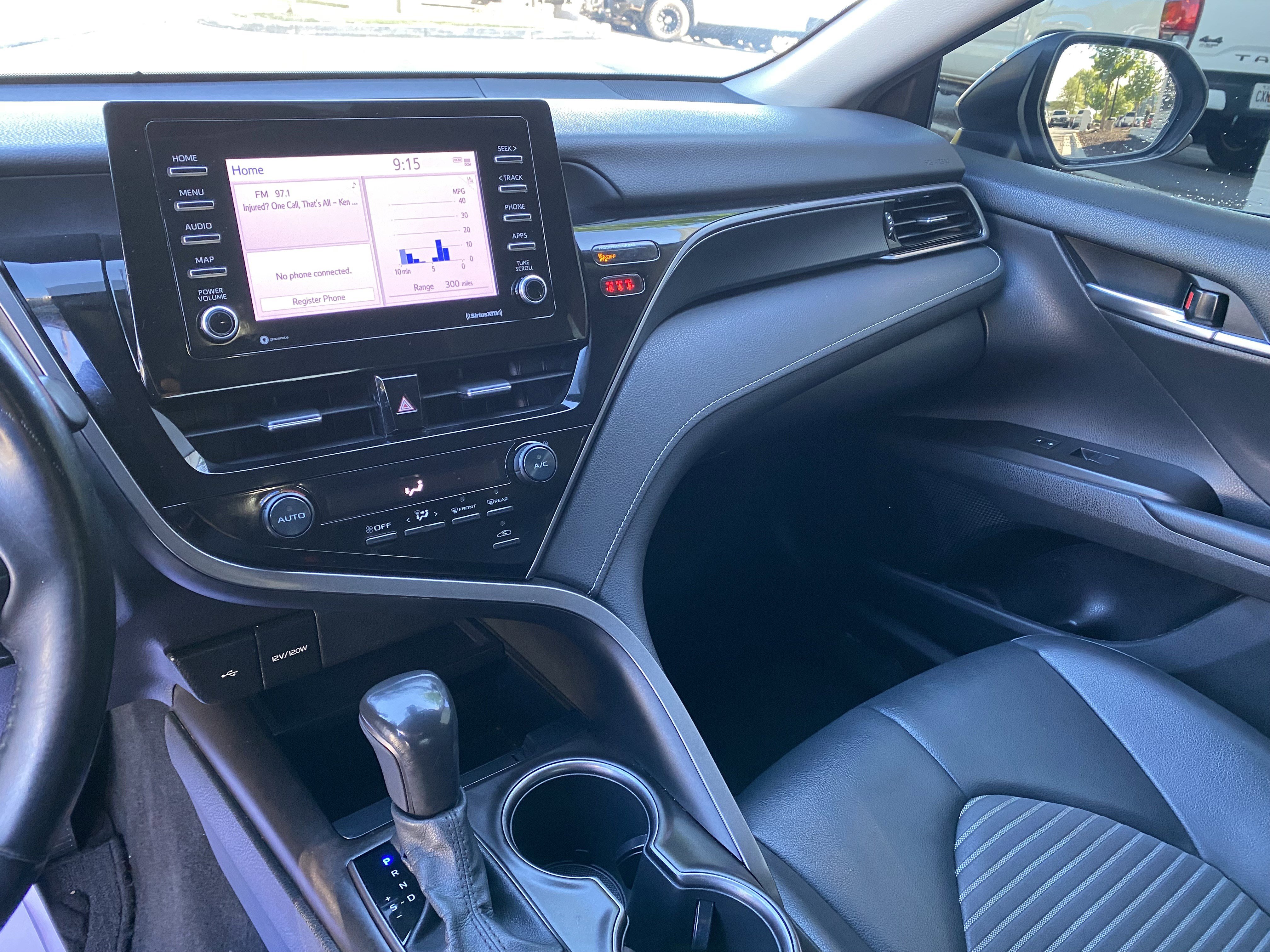 Used 2021 Toyota Camry SE FWD image 22