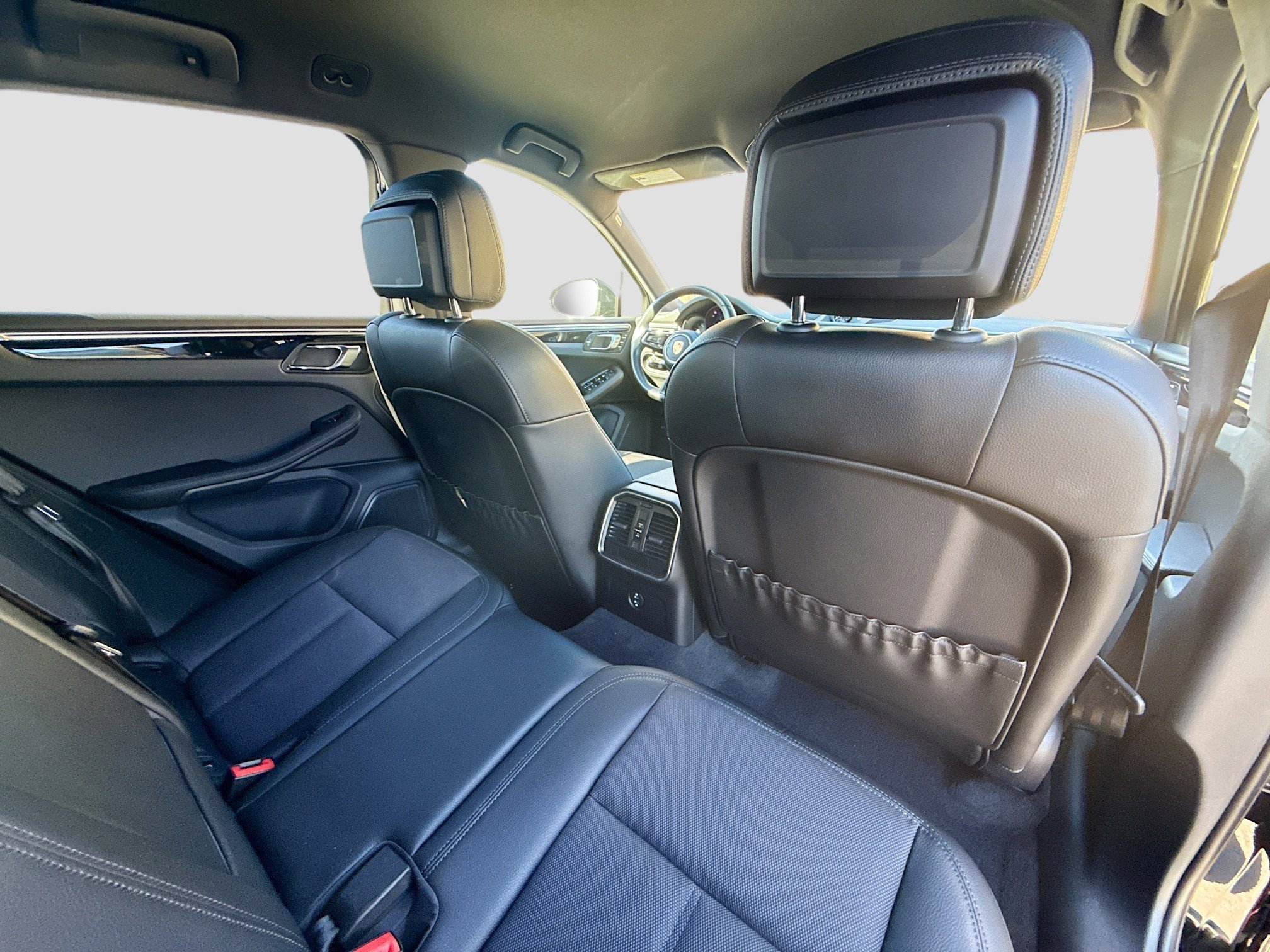 Used 2024 Porsche Macan image 28