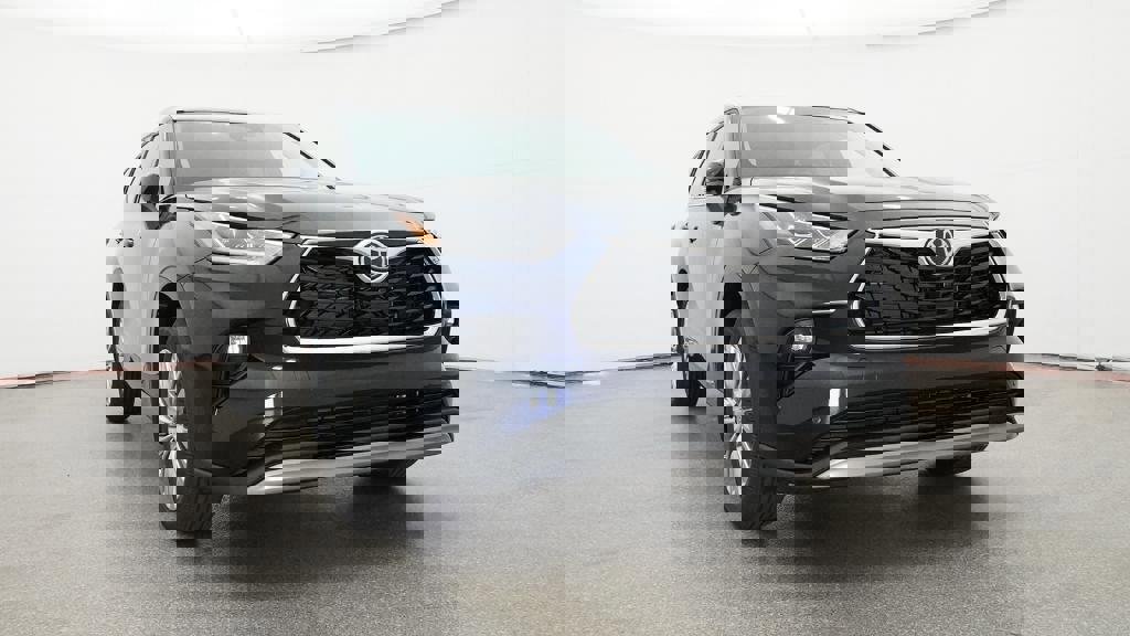 New 2026 Toyota Highlander Platinum image 13