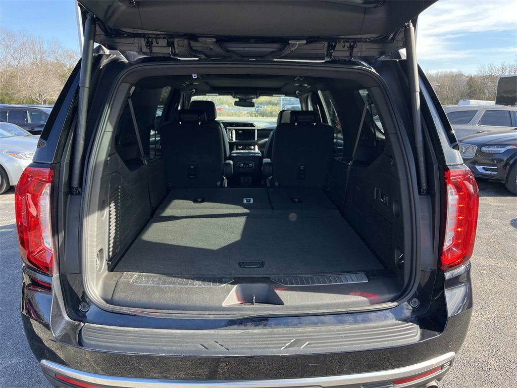 Used 2024 GMC Yukon XL Denali image 12