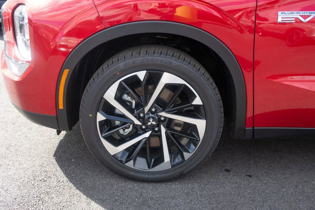 New 2025 Mitsubishi Outlander 4WD Plug-In Hybrid image 16