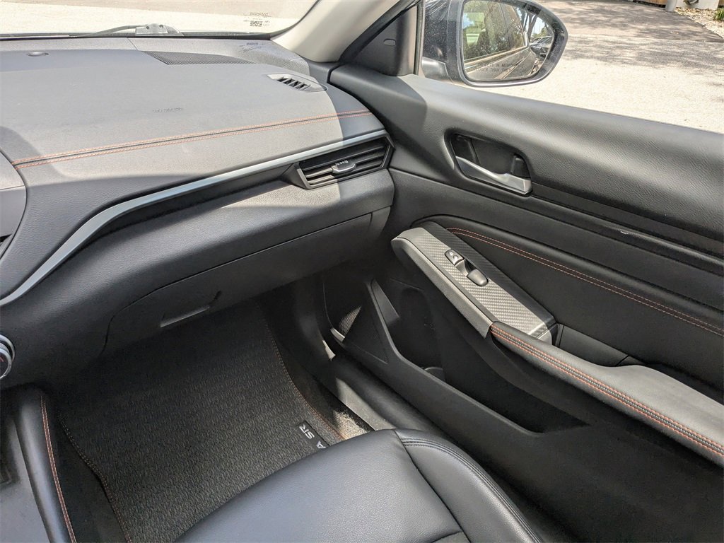 Used 2022 Nissan Altima 2.5 SR w/ Midnight Edition Package image 16