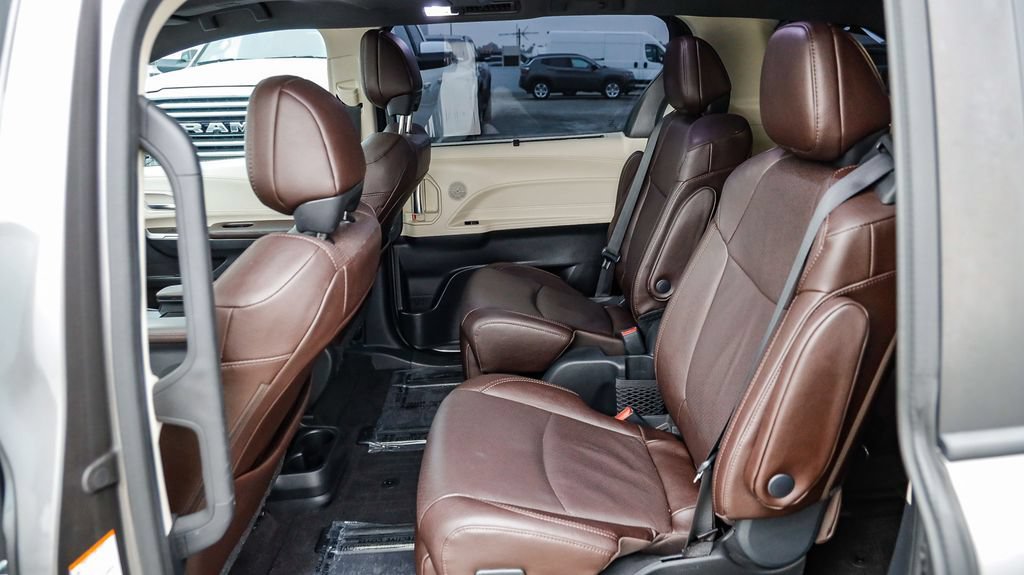 Used 2024 Toyota Sienna Platinum AWD/4WD image 23