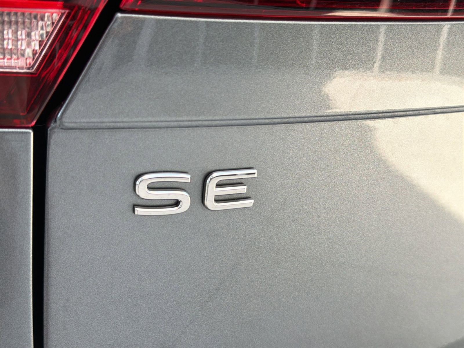 Used 2023 Volkswagen Tiguan SE R-Line image 20