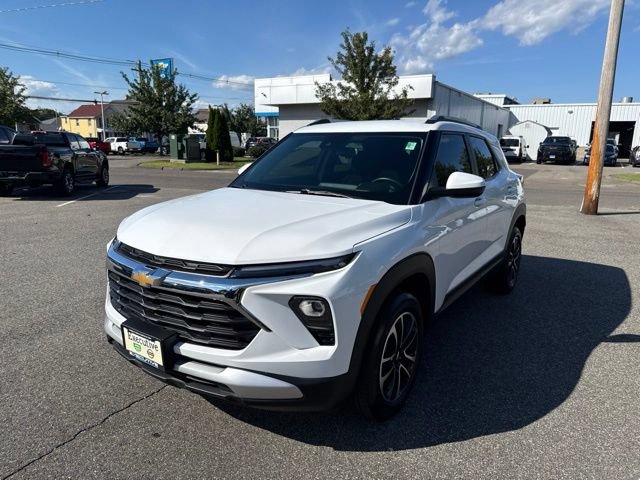Used 2024 Chevrolet TrailBlazer LT w/ LT Cold Weather Package AWD/4WD image 2