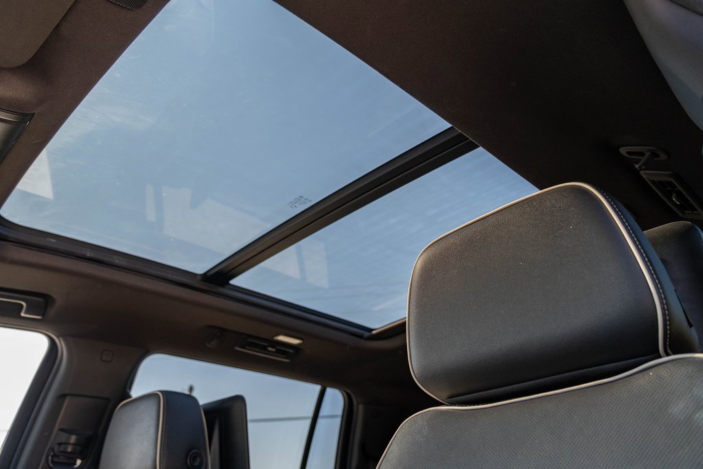 Used 2023 GMC Yukon XL SLT w/ SLT Premium Package image 27