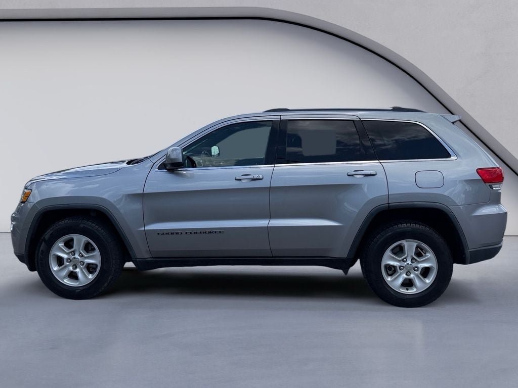 Used 2017 Jeep Grand Cherokee Laredo w/ Quick Order Package 23E AWD/4WD image 2