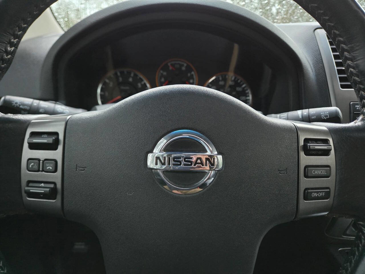 Used 2010 Nissan Armada Platinum image 27