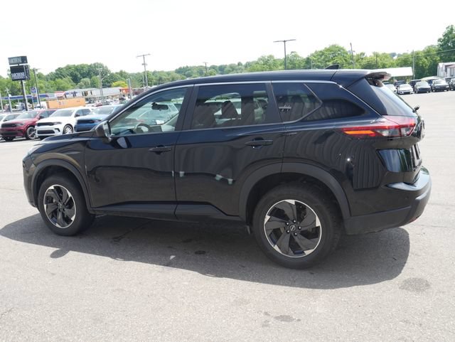 Used 2024 Nissan Rogue SV FWD image 5