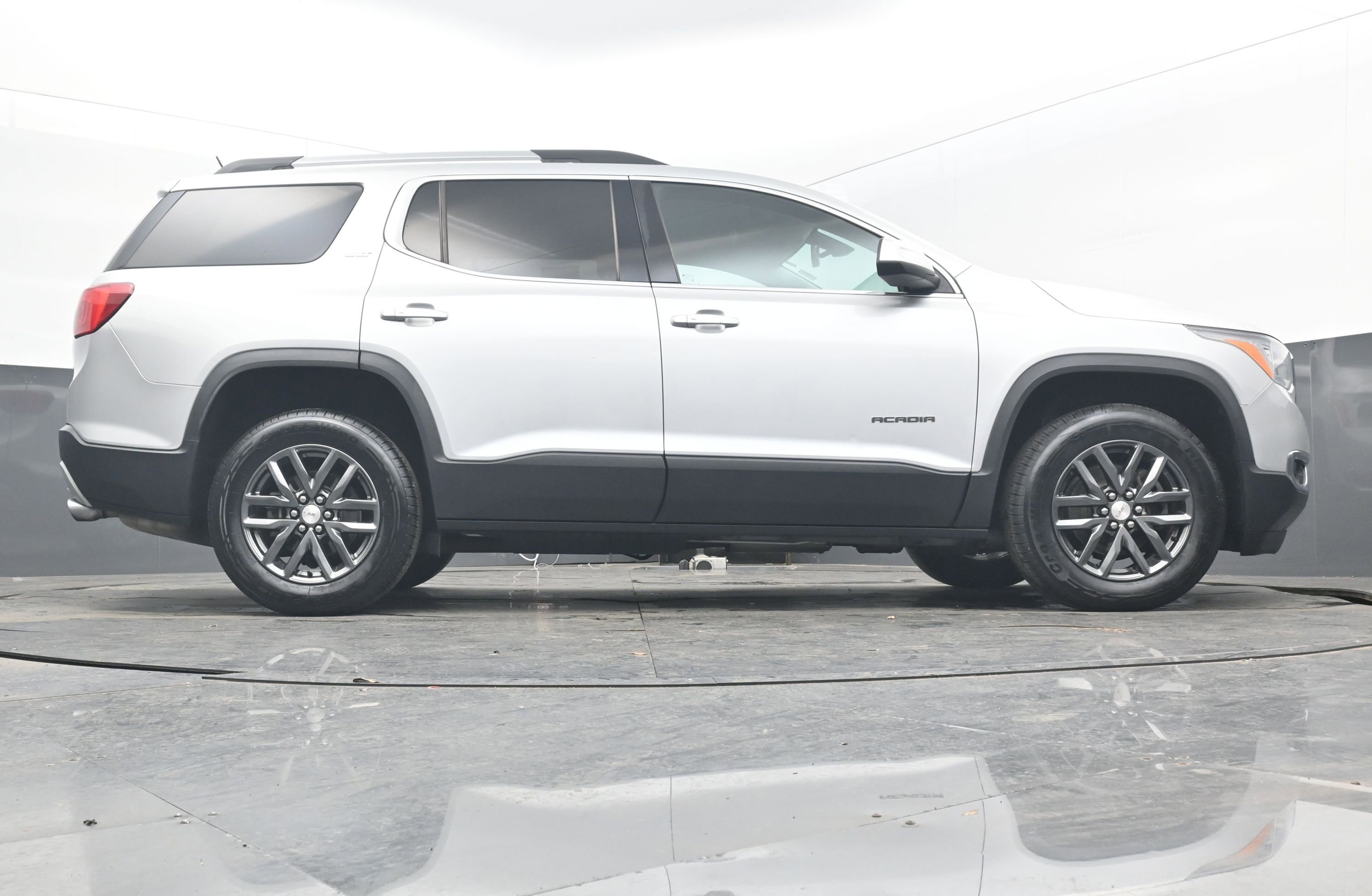 Used 2019 GMC Acadia SLT image 30