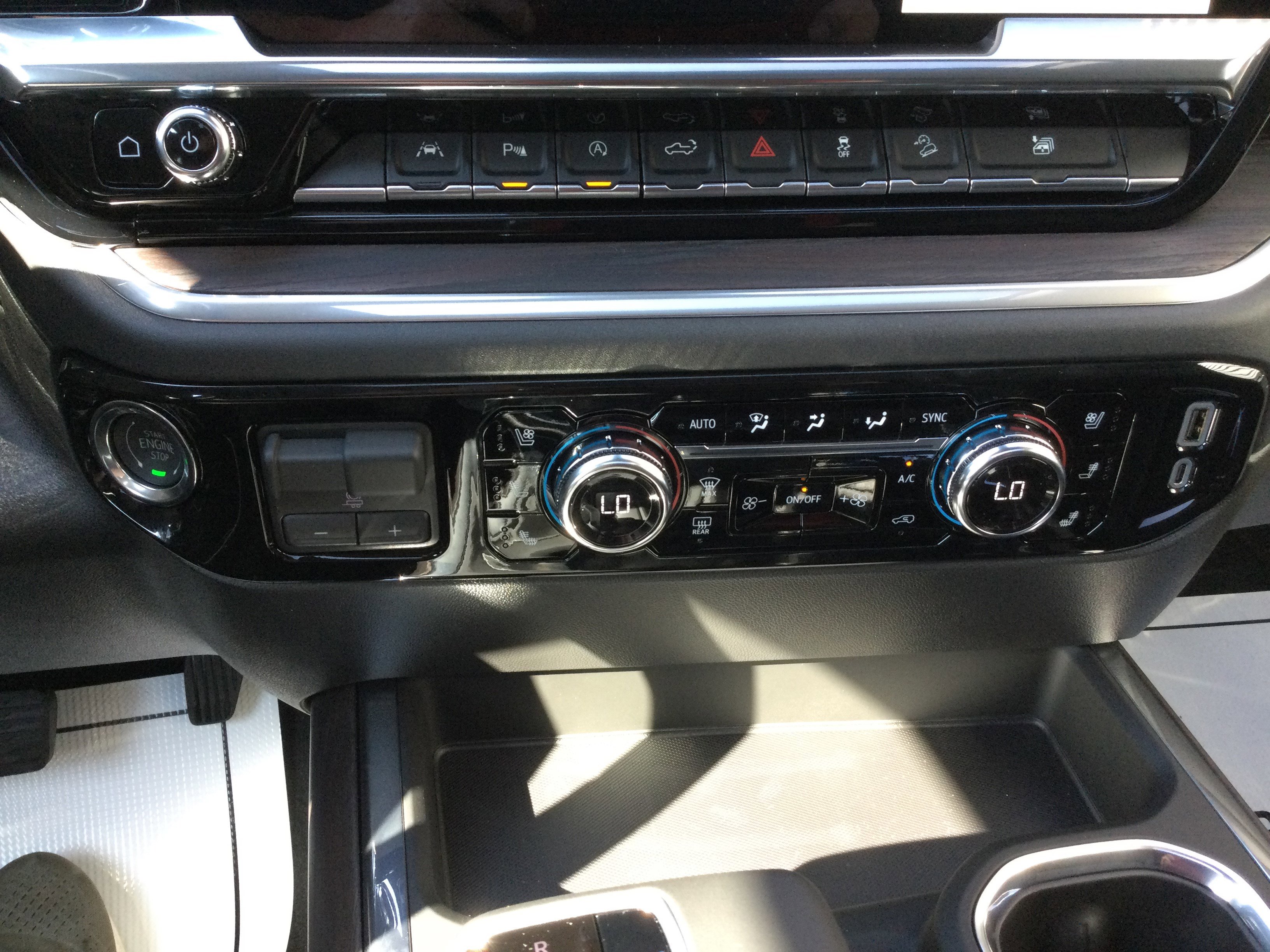 New 2026 GMC Sierra 1500 SLT w/ SLT Premium Package image 14