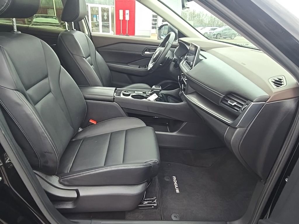 Used 2023 Nissan Rogue SV w/ SV Premium B Package image 26