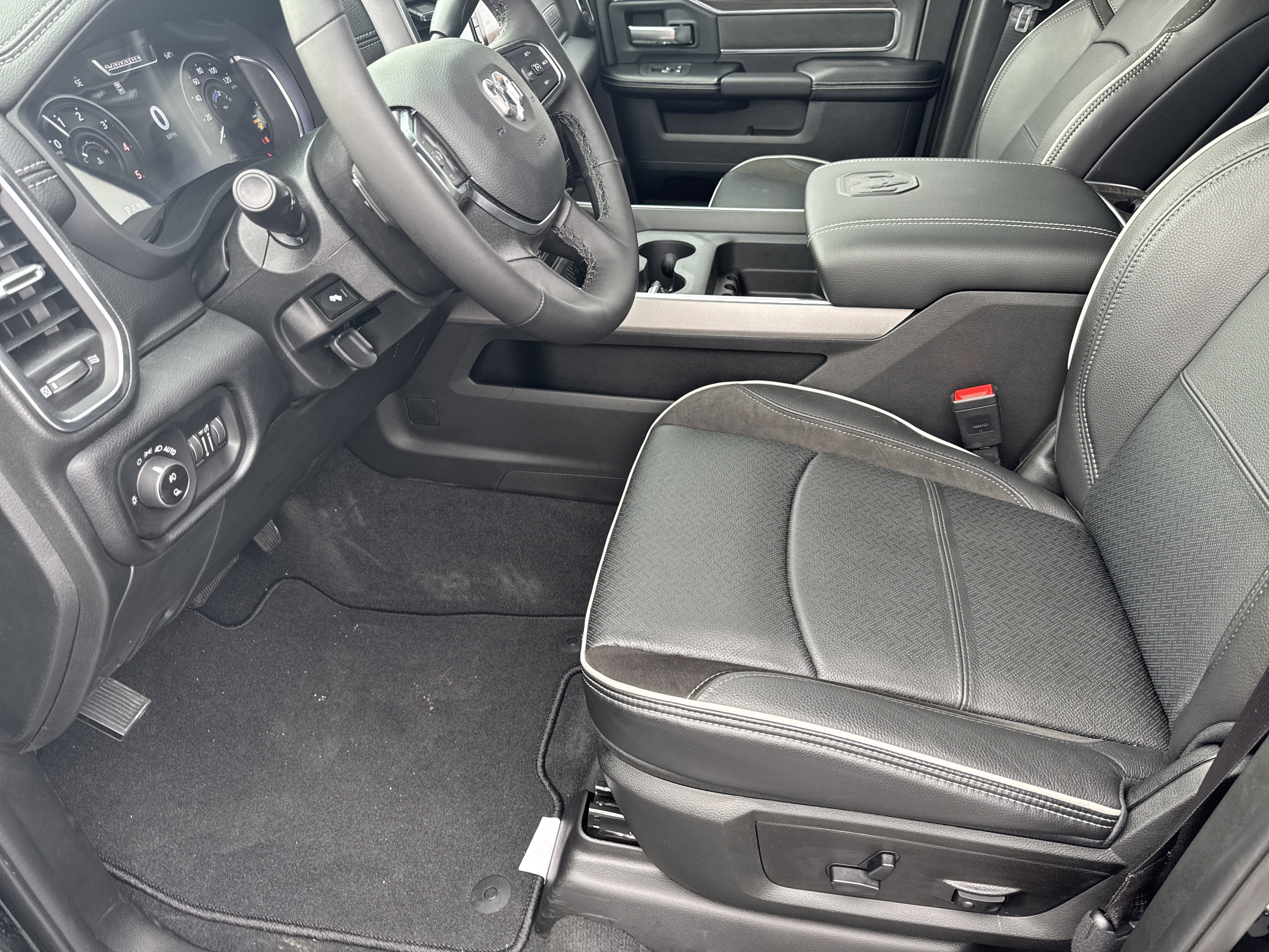 New 2026 RAM 2500 Laramie AWD/4WD image 9