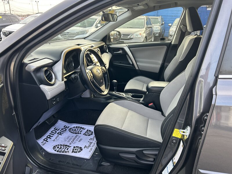 Used 2016 Toyota RAV4 XLE AWD/4WD image 9