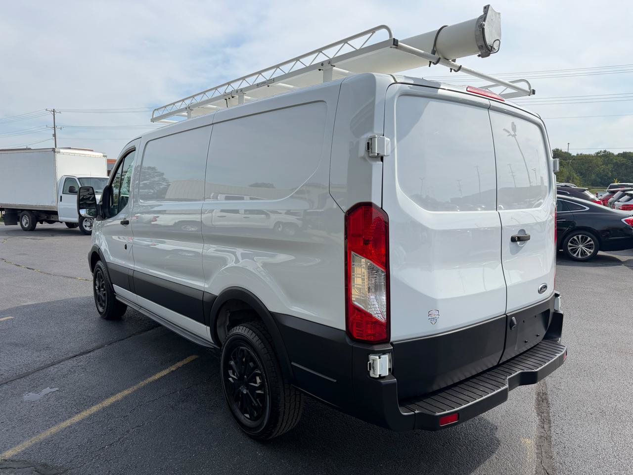 Used 2019 Ford Transit 250 130 Low Roof RWD image 5