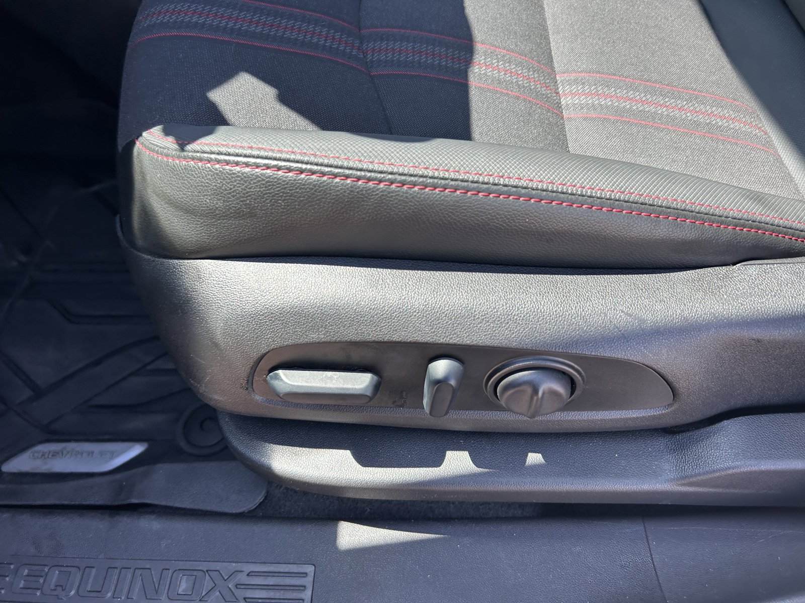 Used 2023 Chevrolet Equinox RS w/ LPO, Floor Liner Package FWD image 11