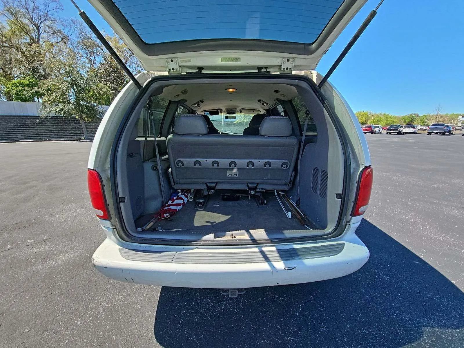Used 2000 Chrysler Town & Country LX FWD image 11