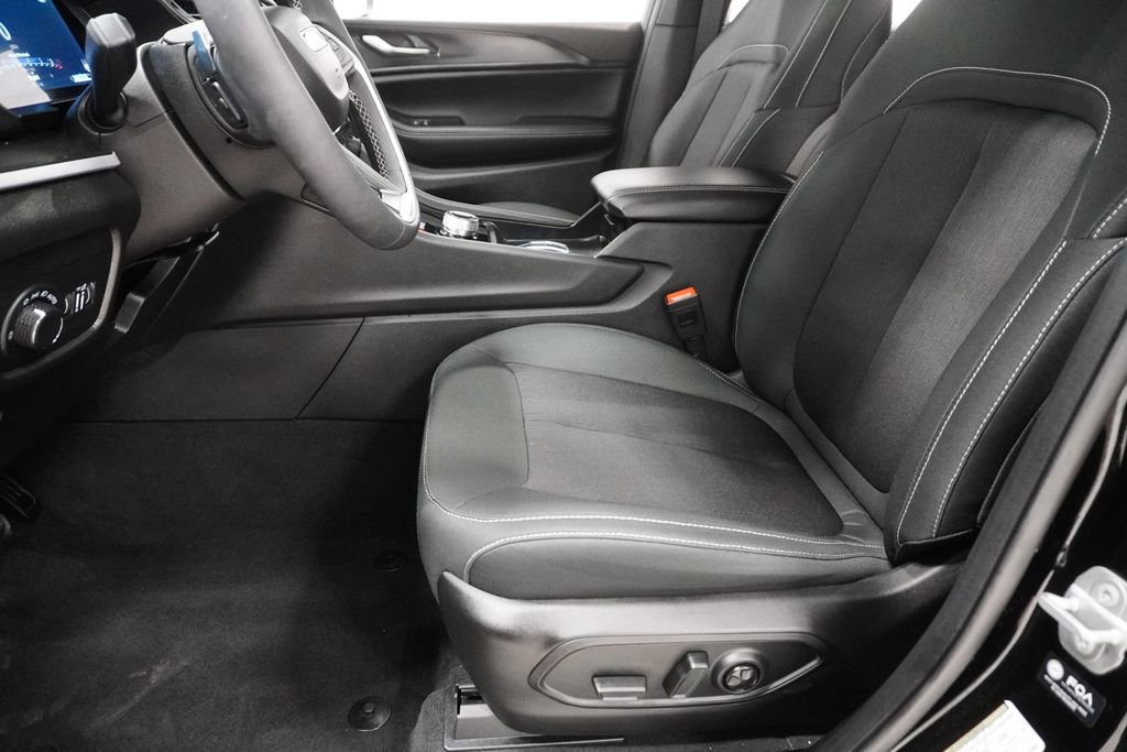 New 2025 Jeep Grand Cherokee L Laredo w/ Luxury Tech Group I image 7