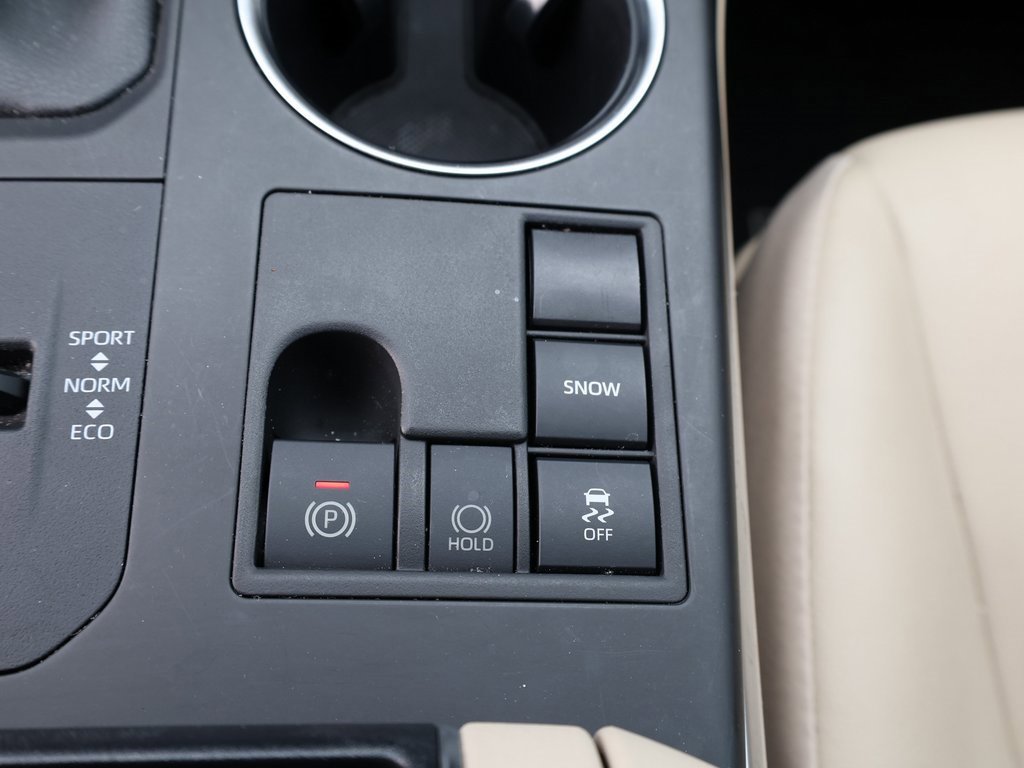 Used 2023 Toyota Highlander XLE image 25