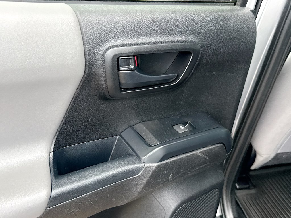 Used 2021 Toyota Tacoma SR AWD/4WD image 28