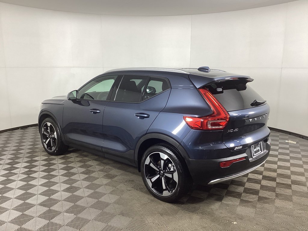 Used 2021 Volvo XC40 T5 Momentum w/ Premium Package image 4