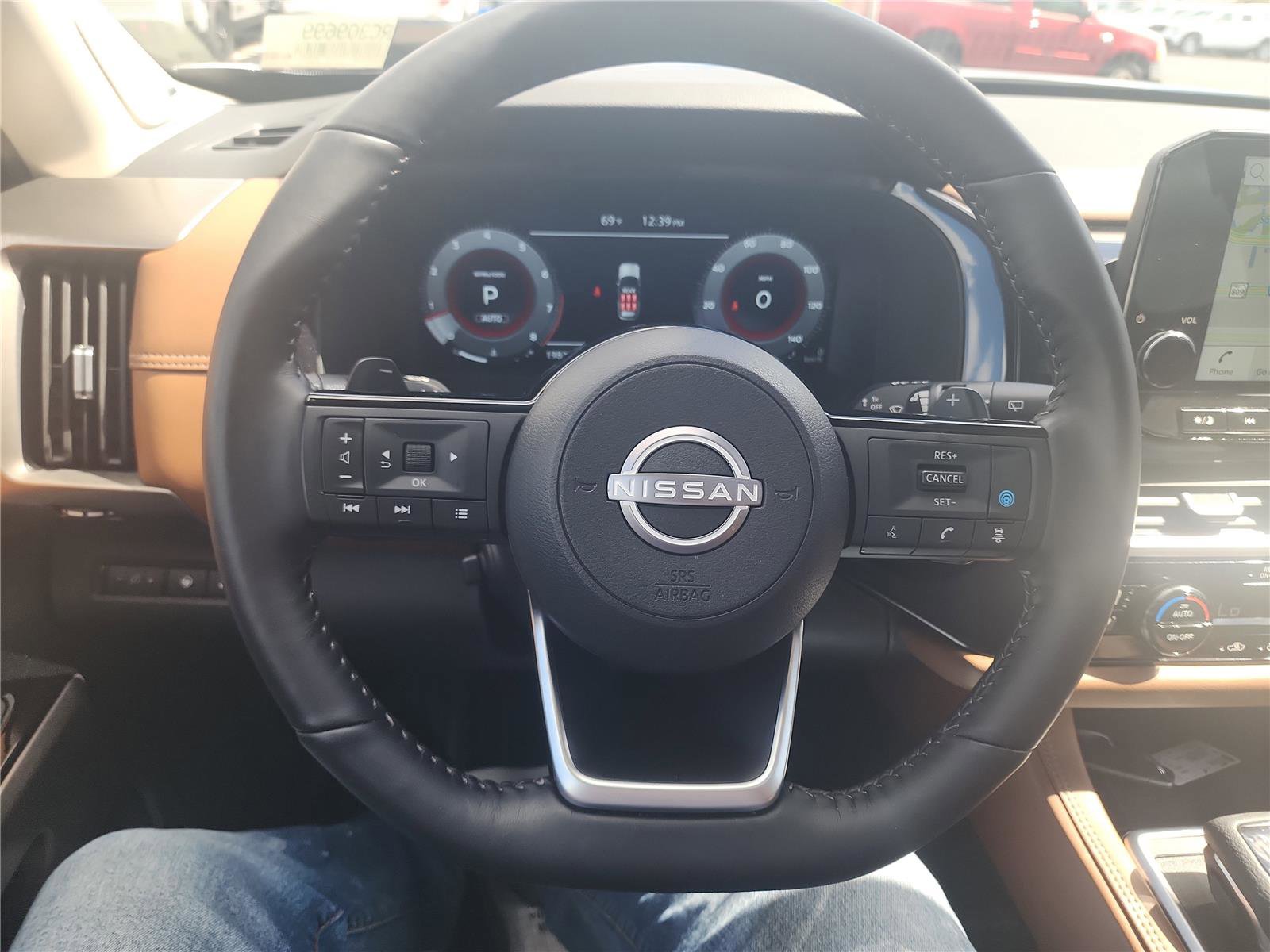 Used 2024 Nissan Pathfinder Platinum w/ Cargo Package image 32