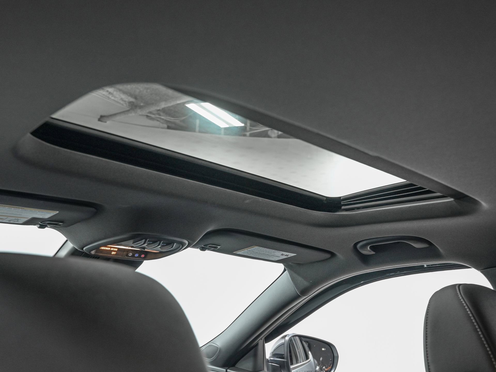 Used 2025 Chevrolet Trax RS w/ Sunroof Package image 25