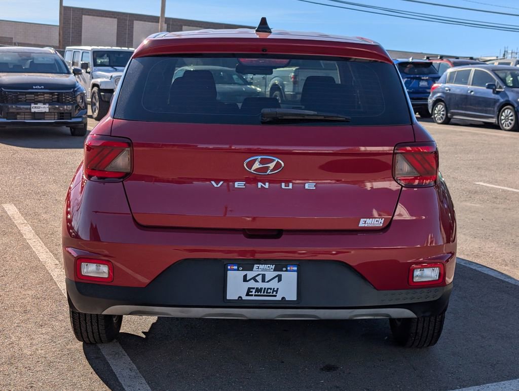 Used 2021 Hyundai Venue SE image 3